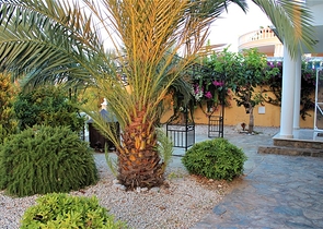 فيلا مستقلة - مسبح خاص -3 غرف وصالة مفروشة -في كارجي جاك / الانيا 