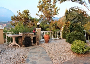 فيلا مستقلة - مسبح خاص -3 غرف وصالة مفروشة -في كارجي جاك / الانيا 