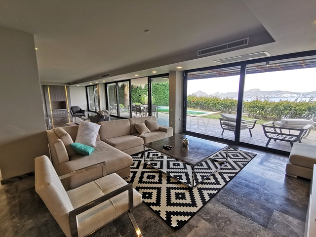 اطلالة بحرية -فيلا مميزة -تصميم 2+3 - في بودروم 