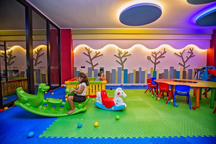 مجمع بخدمات 5 نجوم -شقة 2 غرفة وصالة - في توسمور / الانيا 