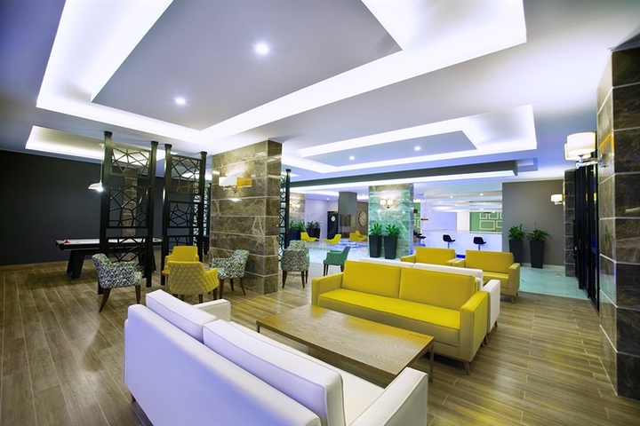 مجمع بخدمات 5 نجوم -شقة 2 غرفة وصالة - في توسمور / الانيا 