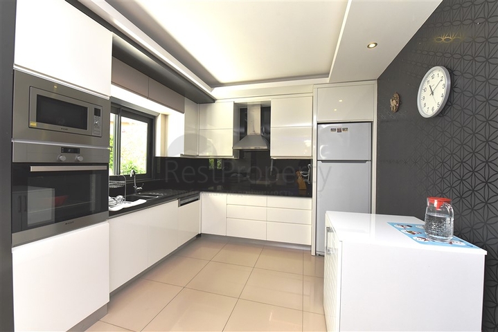 مجمع فاخر على البحر مباشرة - شقة دوبلكس ارضية 3 غرف -في كارجي جاك / الانيا 