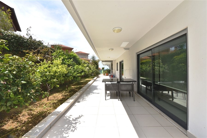 مجمع فاخر على البحر مباشرة - شقة دوبلكس ارضية 3 غرف -في كارجي جاك / الانيا 