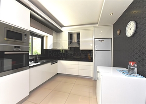 مجمع فاخر على البحر مباشرة - شقة دوبلكس ارضية 3 غرف -في كارجي جاك / الانيا 