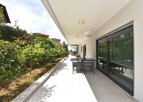 مجمع فاخر على البحر مباشرة - شقة دوبلكس ارضية 3 غرف -في كارجي جاك / الانيا 