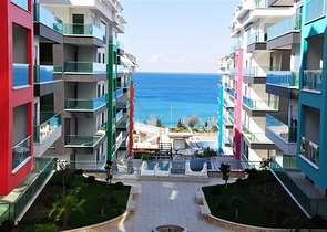 مجمع فاخر على البحر مباشرة - شقة دوبلكس ارضية 3 غرف -في كارجي جاك / الانيا 