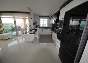 اطلالة بحر -شقة فاخرة -غرفتين وصالة - ضمن مجمع -في كارجي جاك / الانيا 