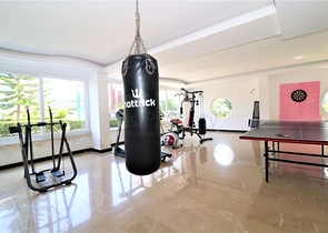 في منطقة كاستل الراقية - شقة 2 غرفة وصالة -ضمن مجمع انيق -  الانيا 