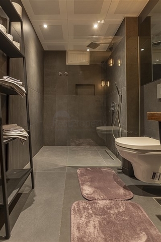 شقة انيقة - تصميم غرفة وصالة - في مركز الانيا 