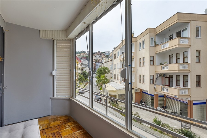 شقة انيقة - تصميم غرفة وصالة - في مركز الانيا 