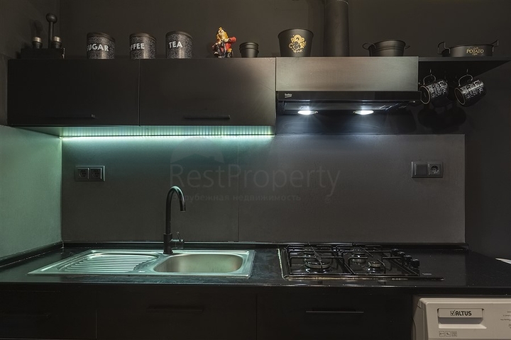 شقة انيقة - تصميم غرفة وصالة - في مركز الانيا 