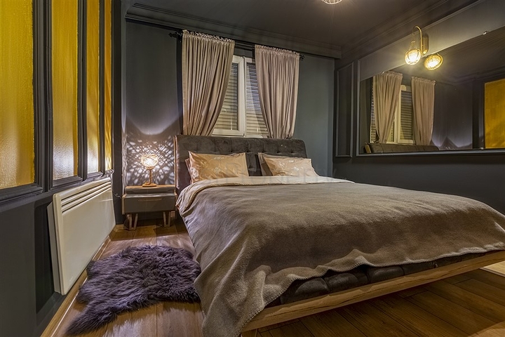 شقة انيقة - تصميم غرفة وصالة - في مركز الانيا 