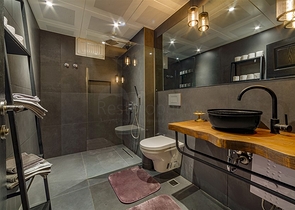 شقة انيقة - تصميم غرفة وصالة - في مركز الانيا 