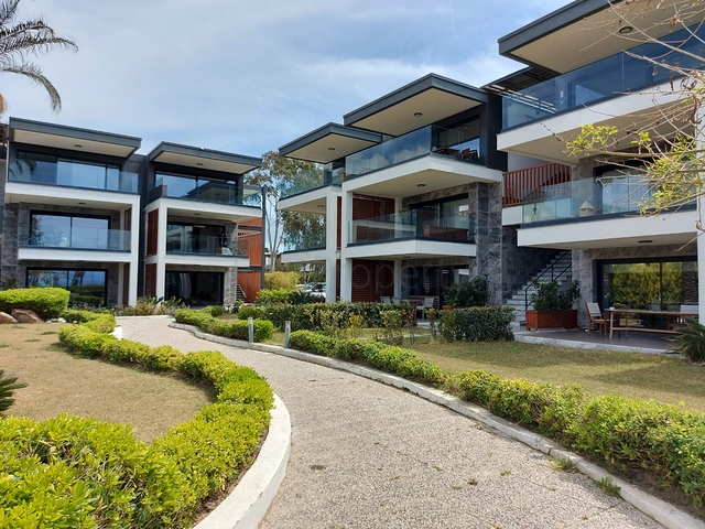 شقق للبيع في بودروم - ضمن مجمع فاخر . 