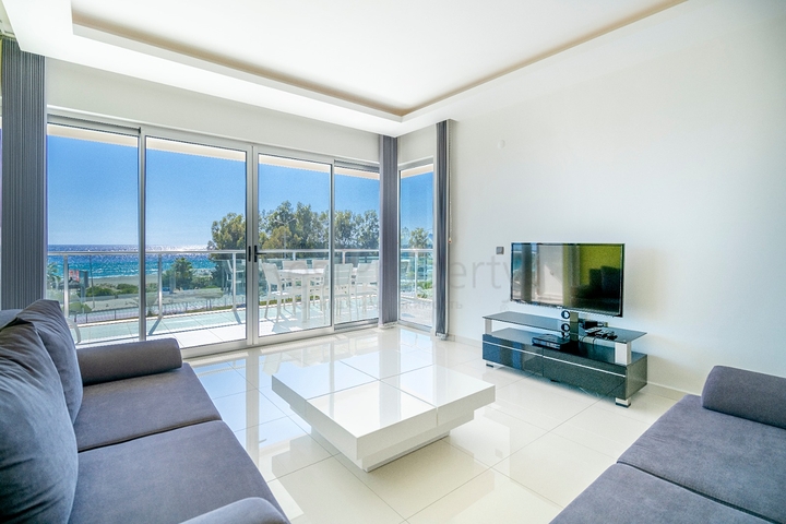 اطلالة بحر مباشرة - شقة 2 غرفة وصالة - مجمع فاخر - في كاستل / الانيا 