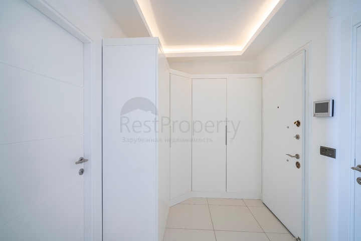 اطلالة بحر مباشرة - شقة 2 غرفة وصالة - مجمع فاخر - في كاستل / الانيا 