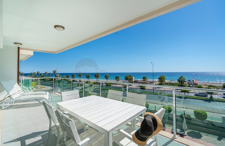 اطلالة بحر مباشرة - شقة 2 غرفة وصالة - مجمع فاخر - في كاستل / الانيا 