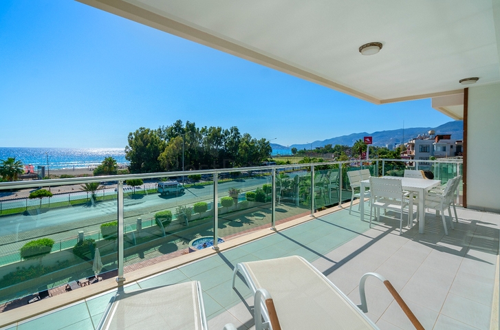 اطلالة بحر مباشرة - شقة 2 غرفة وصالة - مجمع فاخر - في كاستل / الانيا 