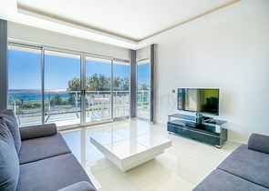 اطلالة بحر مباشرة - شقة 2 غرفة وصالة - مجمع فاخر - في كاستل / الانيا 