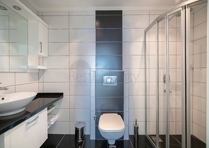 اطلالة بحر مباشرة - شقة 2 غرفة وصالة - مجمع فاخر - في كاستل / الانيا 