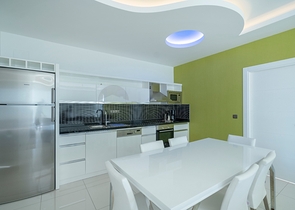 اطلالة بحر مباشرة - شقة 2 غرفة وصالة - مجمع فاخر - في كاستل / الانيا 