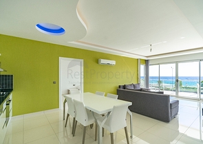 اطلالة بحر مباشرة - شقة 2 غرفة وصالة - مجمع فاخر - في كاستل / الانيا 