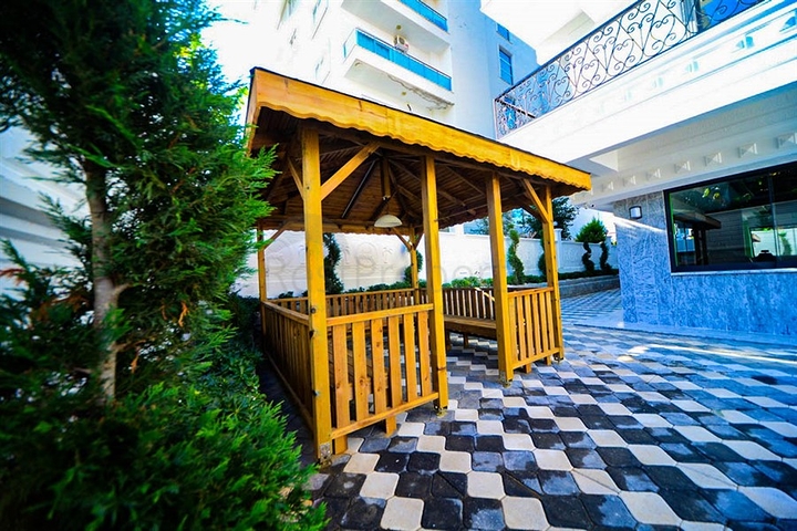 شقة غرفة وصالة - ضمن مجمع سكني حديث قريب من البحر - في مهموتلار / الانيا 