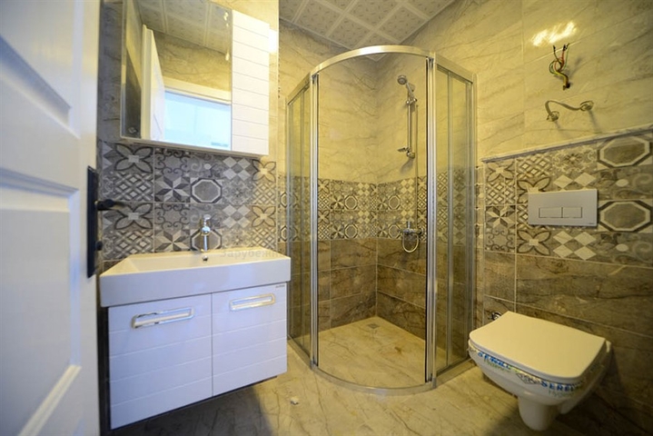 شقة غرفة وصالة - ضمن مجمع سكني حديث قريب من البحر - في مهموتلار / الانيا 