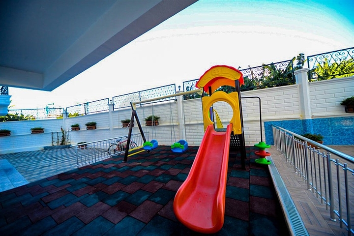 شقة غرفة وصالة - ضمن مجمع سكني حديث قريب من البحر - في مهموتلار / الانيا 