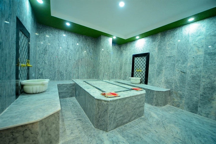 شقة غرفة وصالة - ضمن مجمع سكني حديث قريب من البحر - في مهموتلار / الانيا 