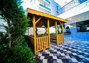 شقة غرفة وصالة - ضمن مجمع سكني حديث قريب من البحر - في مهموتلار / الانيا 