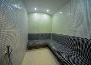 شقة غرفة وصالة - ضمن مجمع سكني حديث قريب من البحر - في مهموتلار / الانيا 