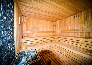 شقة غرفة وصالة - ضمن مجمع سكني حديث قريب من البحر - في مهموتلار / الانيا 