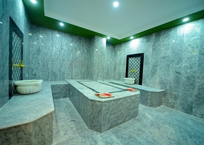 شقة غرفة وصالة - ضمن مجمع سكني حديث قريب من البحر - في مهموتلار / الانيا 