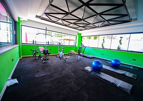 شقة غرفة وصالة - ضمن مجمع سكني حديث قريب من البحر - في مهموتلار / الانيا 