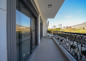 شقة غرفة وصالة - ضمن مجمع سكني حديث قريب من البحر - في مهموتلار / الانيا 