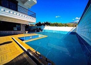 شقة غرفة وصالة - ضمن مجمع سكني حديث قريب من البحر - في مهموتلار / الانيا 