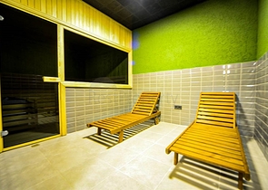 شقة غرفة وصالة - ضمن مجمع سكني حديث قريب من البحر - في مهموتلار / الانيا 