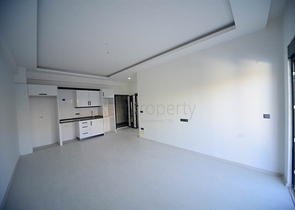 شقة غرفة وصالة - ضمن مجمع سكني حديث قريب من البحر - في مهموتلار / الانيا 