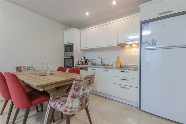 ضمن مجمع فاخر - شقة 2 غرفة وصالة - في مهموتلار/ الانيا 