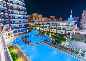 ضمن مجمع فاخر - شقة 2 غرفة وصالة - في مهموتلار/ الانيا 