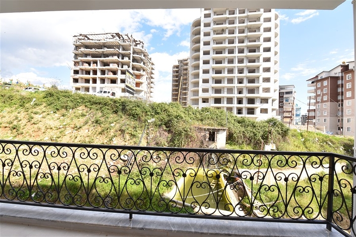 شقة غرفة وصالة - ضمن مجمع سكني في مهموتلار / الانيا 