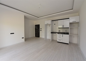 شقة غرفة وصالة - ضمن مجمع سكني في مهموتلار / الانيا 