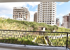 شقة غرفة وصالة - ضمن مجمع سكني في مهموتلار / الانيا 