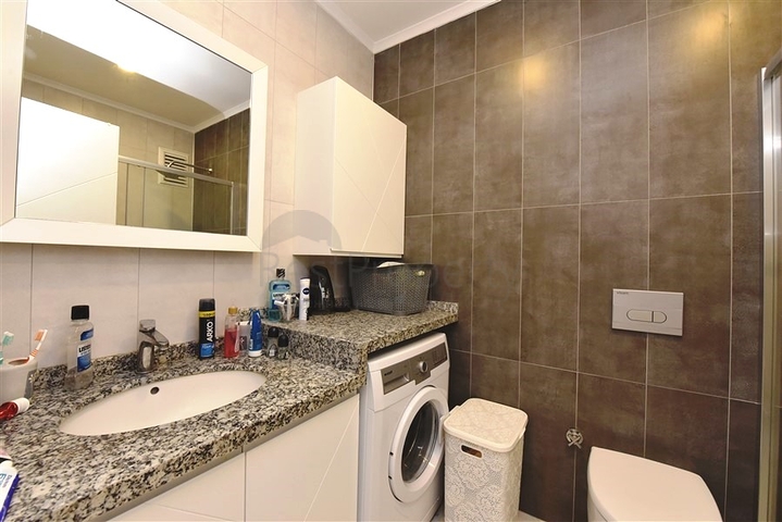 اطلالة بحر وقلعة - شقة 2 غرفة وصالة  - في مركز الانيا 