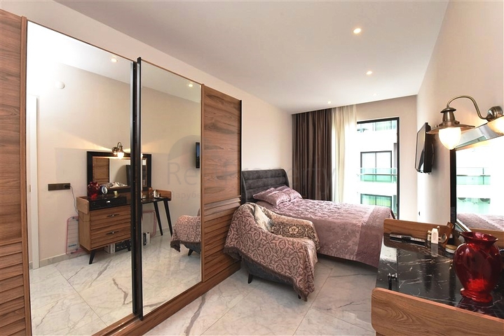 اطلالة بحر وقلعة - شقة 2 غرفة وصالة  - في مركز الانيا 