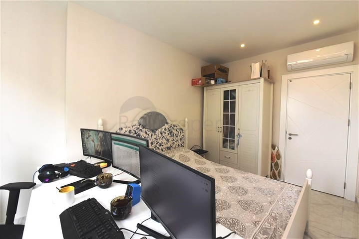 اطلالة بحر وقلعة - شقة 2 غرفة وصالة  - في مركز الانيا 