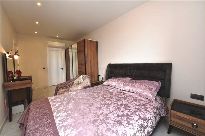 اطلالة بحر وقلعة - شقة 2 غرفة وصالة  - في مركز الانيا 