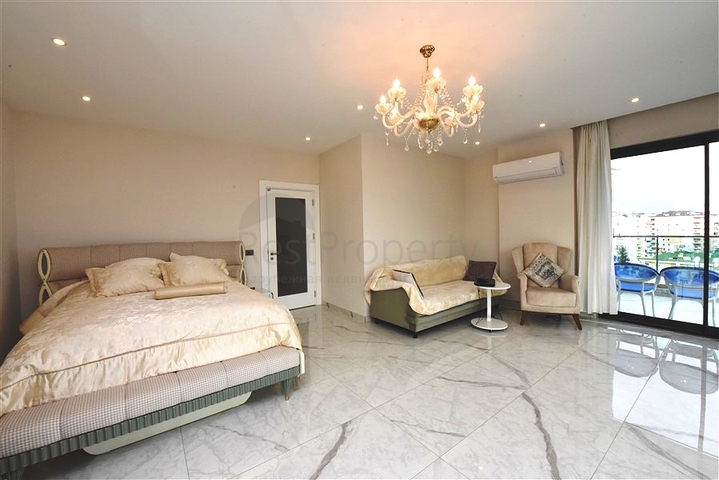 اطلالة بحر وقلعة - شقة 2 غرفة وصالة  - في مركز الانيا 