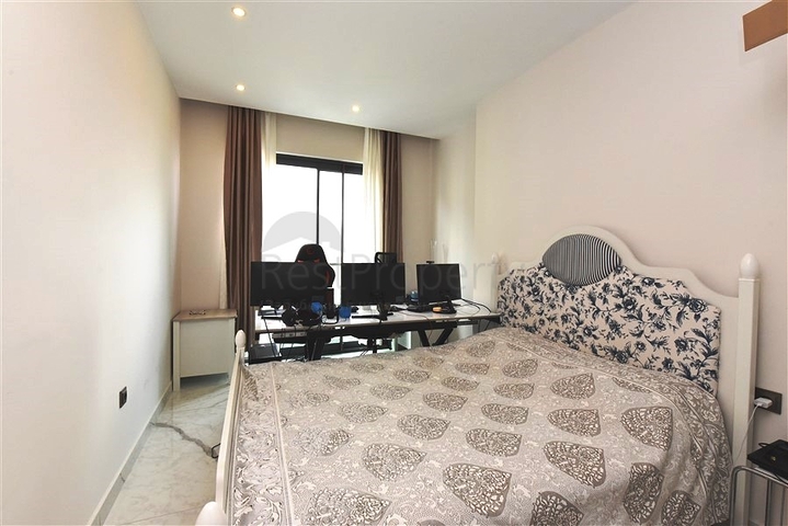 اطلالة بحر وقلعة - شقة 2 غرفة وصالة  - في مركز الانيا 